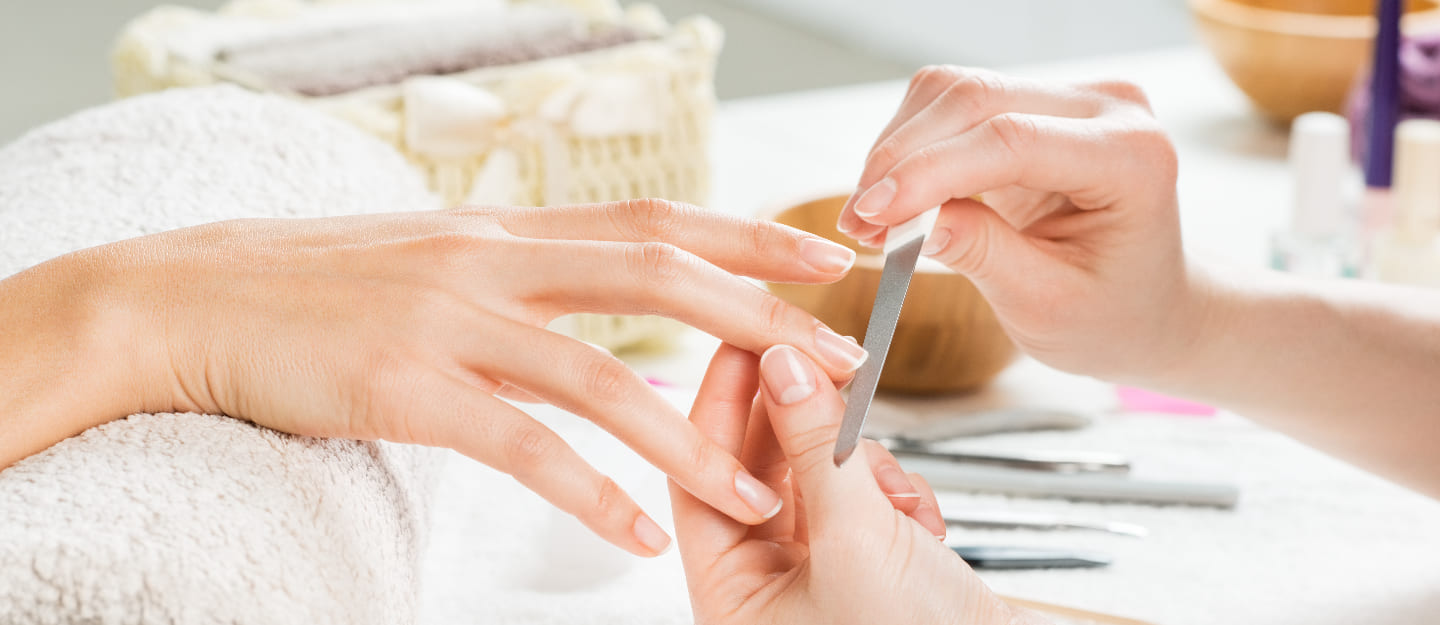 صالونات العناية بالأظافر في دبي