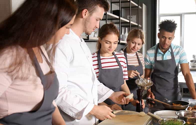 دراسة جدوى مدرسة الطبخ.. الصناعة الأكثر نموًا