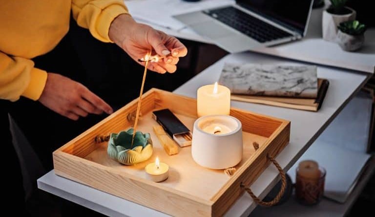مشروع صناعة الشموع من المنزل.. فرصة للإبداع