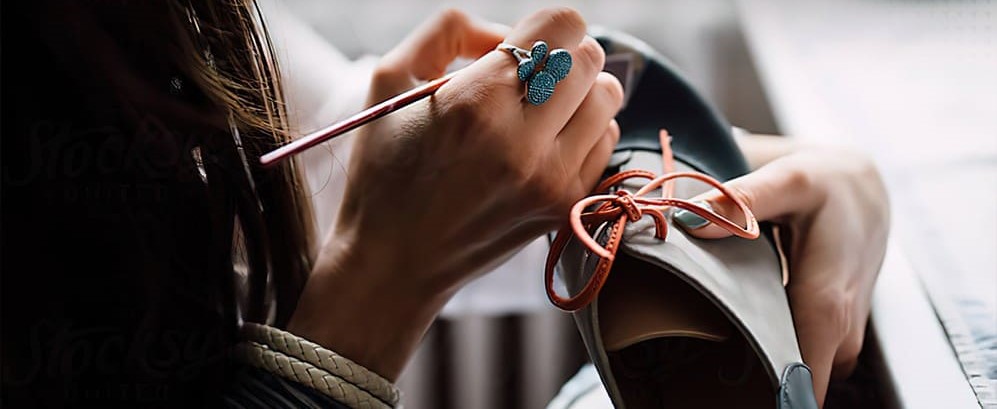 مشروع الرسم على الأحذية الرياضية.. فرص ومزايا