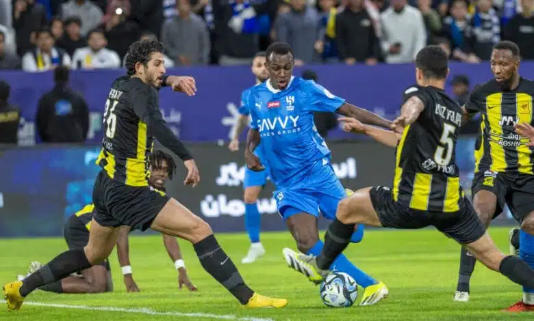 الاتحاد يطلب حكام أجانب لمباراته ضد الهلال في نصف نهائي كأس ملك السعودية